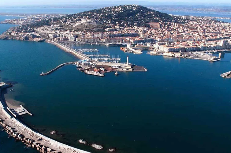 Les Berges du Canal campsite ****