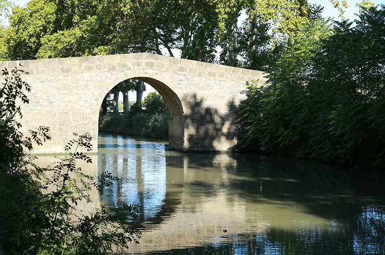 Les Berges du Canal campsite ****