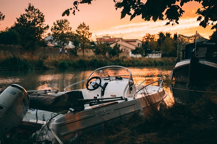 Les Berges du Canal campsite ****